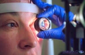 בדיקת עין כחלק מהחלמה מקרע ברשתית - דוקטור אליק רוזנפלד